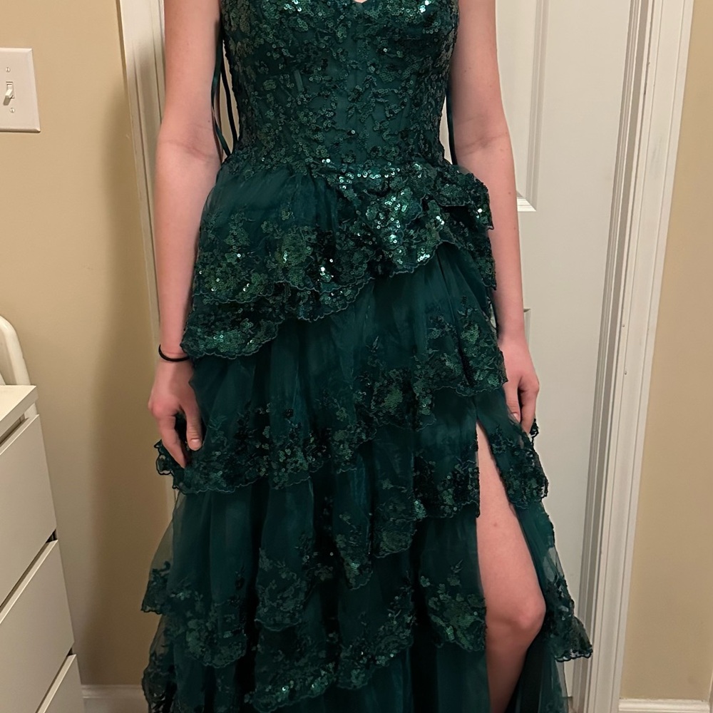Emerald Green Sequin Tiered Prom Dress size 6 NWT